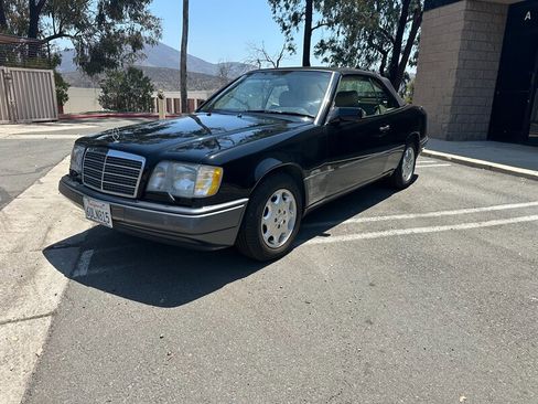 Used 1995 Mercedes-Benz E 320 Convertible image 2