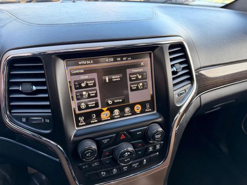 Used 2017 Jeep Grand Cherokee Overland image 14