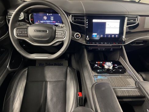 Used 2022 Jeep Wagoneer Series III w/ Premium Group I image 8