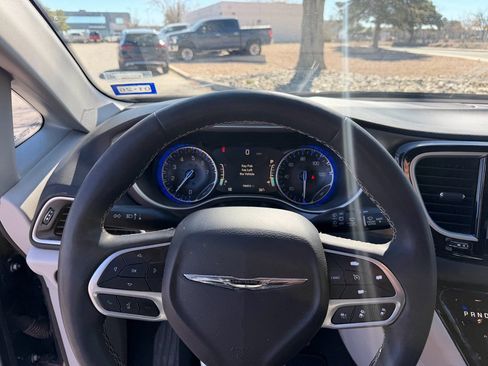 Used 2024 Chrysler Pacifica Touring-L image 22