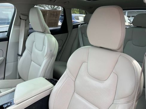 Used 2023 Volvo XC60 B5 Ultimate w/ Climate Package AWD/4WD image 21