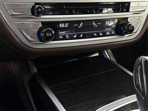 Used 2017 BMW 750i xDrive image 39