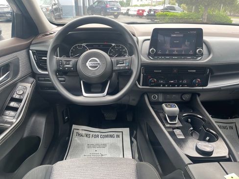 Used 2021 Nissan Rogue SV AWD/4WD image 18