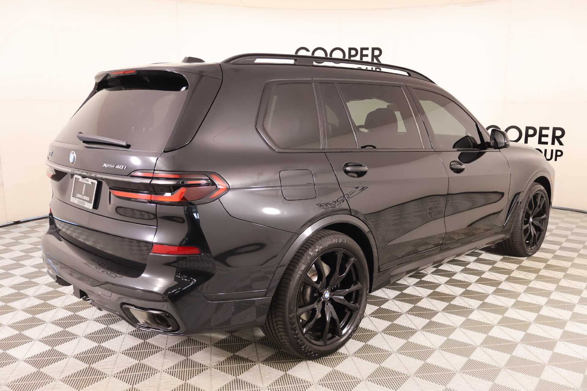 Used 2024 BMW X7 xDrive40i w/ M Sport Package AWD/4WD image 23