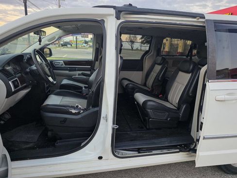 Used 2010 Chrysler Town & Country Touring Plus image 10