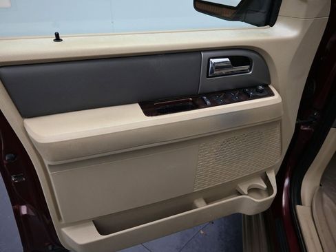 Used 2012 Ford Expedition XLT image 9