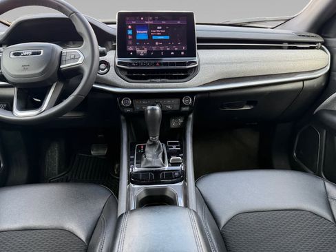 Used 2024 Jeep Compass Latitude image 11