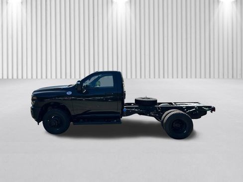 New 2026 RAM 3500 Tradesman AWD/4WD image 7