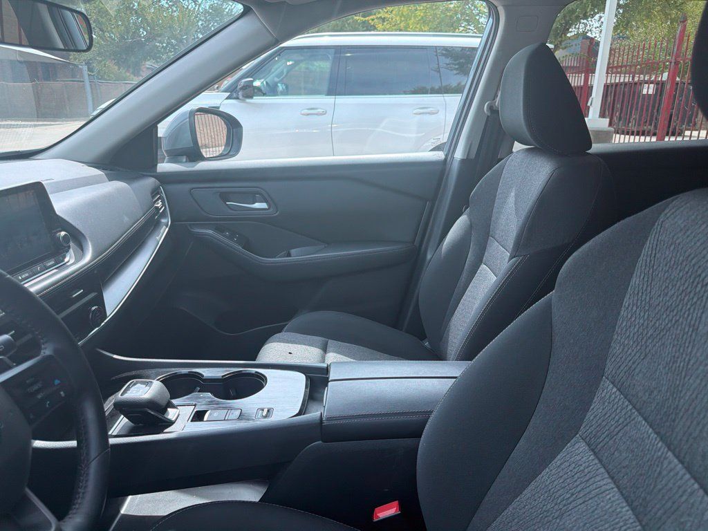 Certified 2026 Nissan Rogue SV FWD image 12