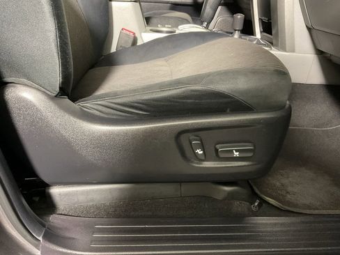 Used 2011 Toyota 4Runner SR5 w/ Convenience Pkg image 31