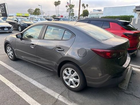 Used 2017 MAZDA MAZDA3 Sport FWD image 4