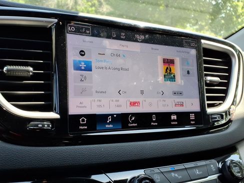 Used 2023 Chrysler Pacifica Touring-L FWD image 12