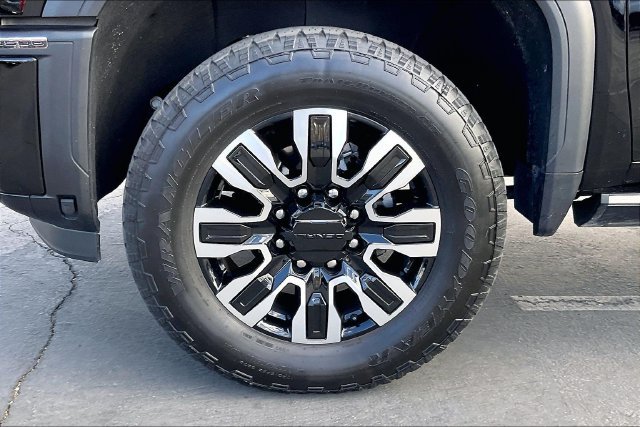 Used 2024 GMC Sierra 3500 Denali Ultimate AWD/4WD image 8
