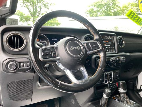 Used 2021 Jeep Wrangler Unlimited Sahara AWD/4WD image 16
