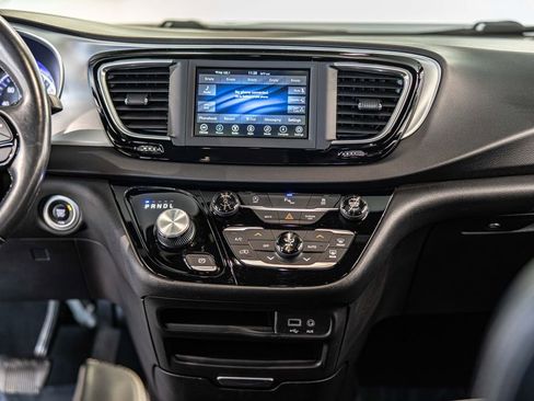 Used 2019 Chrysler Pacifica Touring Plus w/ S Appearance Package FWD image 36