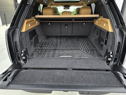 Used 2024 Land Rover Range Rover SE AWD/4WD image 9