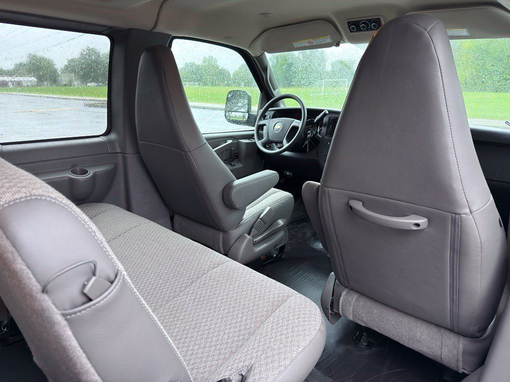 New 2025 Chevrolet Express 3500 LS w/ Chrome Appearance Package RWD image 24