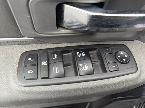 Used 2017 RAM 1500 Classic SLT image 11