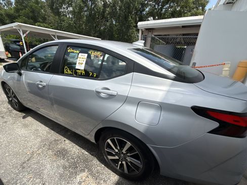 Used 2025 Nissan Versa SV FWD image 8