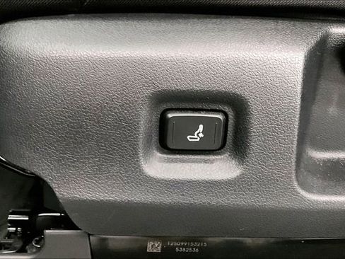 Used 2025 Toyota Tacoma SR5 AWD/4WD image 31