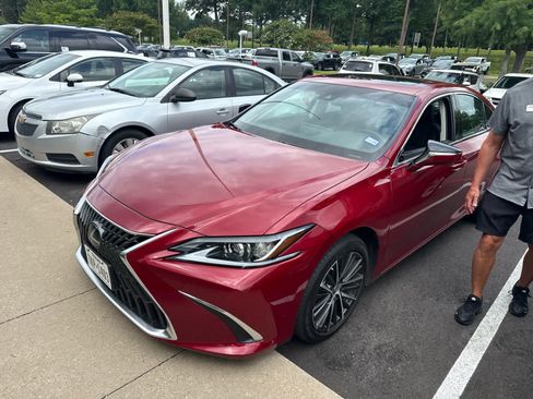 Used 2024 Lexus ES 250 w/ Premium Package AWD/4WD image 6