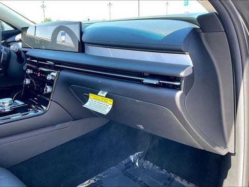 Certified 2025 Genesis G80 2.5T AWD/4WD image 19