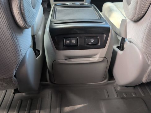 Used 2018 Toyota Sienna LE FWD image 17