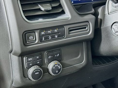 Used 2023 Chevrolet Tahoe Z71 w/ Luxury Package AWD/4WD image 10