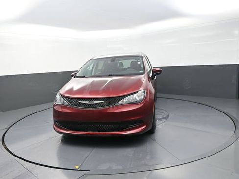Used 2022 Chrysler Voyager LX FWD image 68