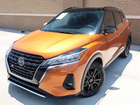 Used 2023 Nissan Kicks SR image 6