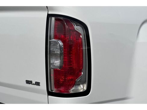 Used 2020 GMC Canyon SLE image 30