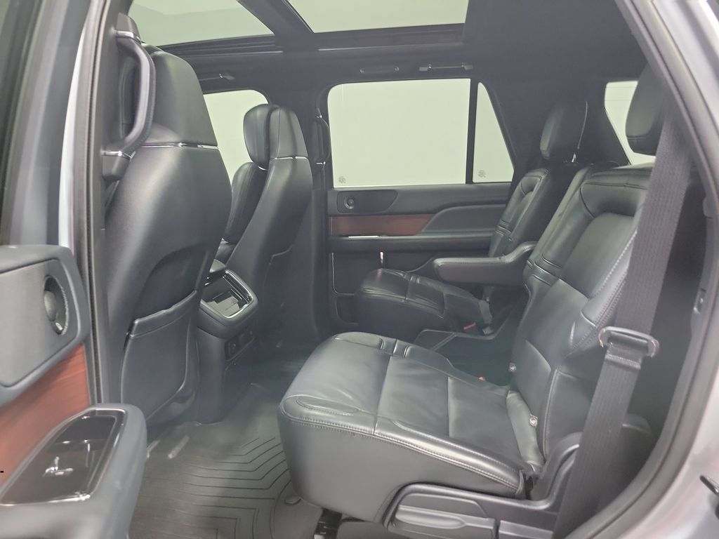 Used 2022 Lincoln Navigator Reserve AWD/4WD image 30