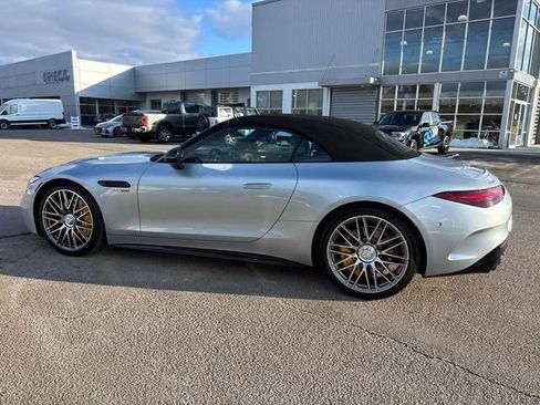 Used 2022 Mercedes-Benz SL 55 AMG 4MATIC w/ Driver Assistance Package image 7