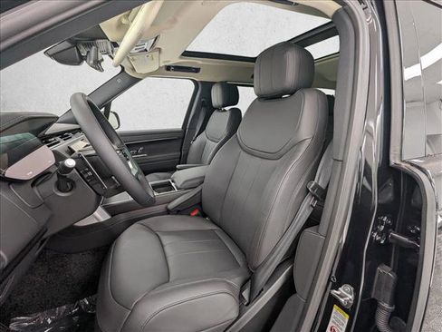 New 2025 Land Rover Range Rover Long Wheelbase SE image 5