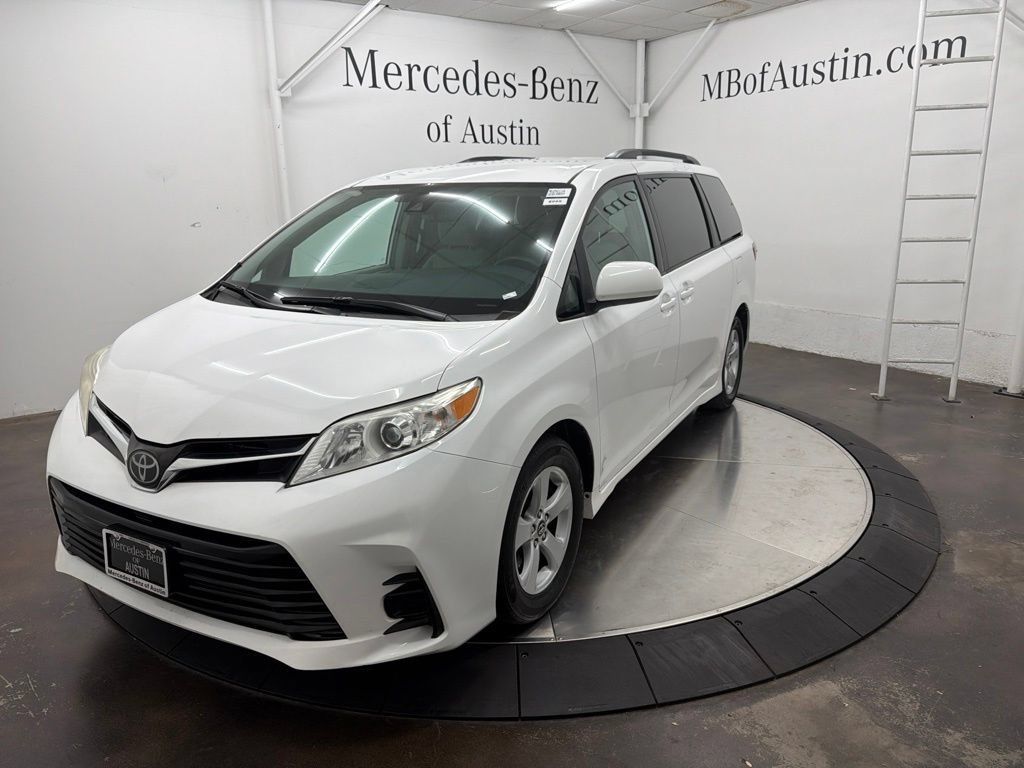 Used 2019 Toyota Sienna LE FWD image 3