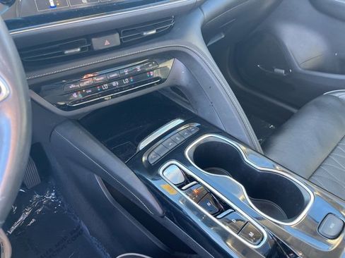 Used 2022 Buick Envision Avenir w/ Technology Package II image 25