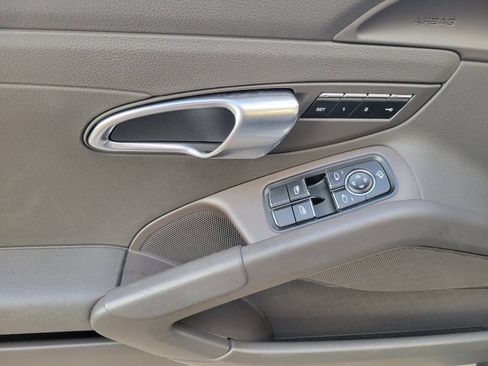 Used 2023 Porsche 718 Boxster RWD image 19