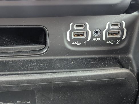 Used 2021 RAM 1500 Laramie AWD/4WD image 21