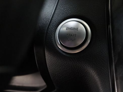 Used 2018 Mercedes-Benz C 300 Sedan image 18