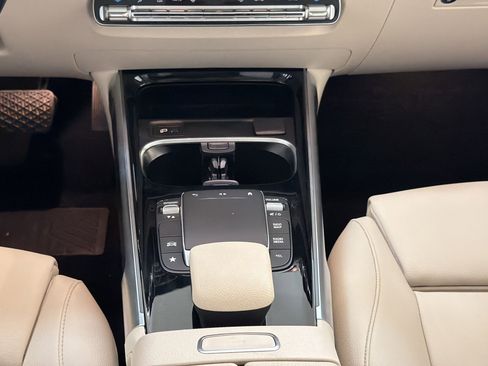 Used 2021 Mercedes-Benz GLB 250 4MATIC image 17