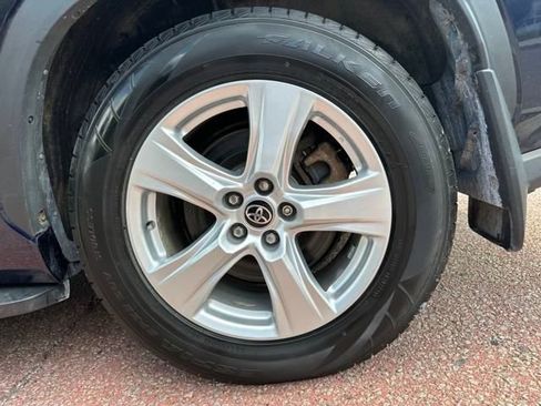 Used 2021 Toyota Highlander LE image 31