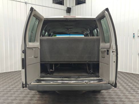 Used 2001 Ford E-350 and Econoline 350 XLT image 25