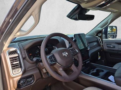 Used 2025 RAM 2500 Laramie AWD/4WD image 11