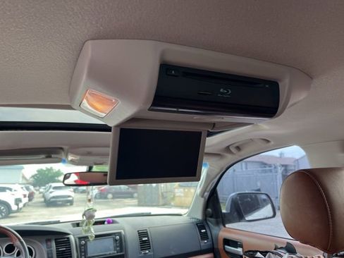 Used 2016 Toyota Sequoia Platinum RWD image 11