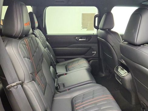 Used 2025 Nissan Armada PRO-4X AWD/4WD image 24