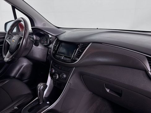 Used 2022 Chevrolet Trax LT w/ LT Convenience Package FWD image 28