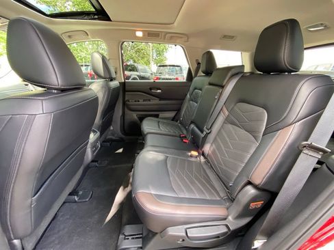 Used 2024 Nissan Pathfinder Platinum w/ Cargo Package AWD/4WD image 29