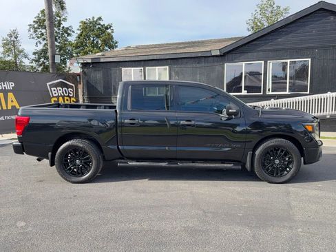 Used 2019 Nissan Titan SV w/ SV Convenience Package image 8