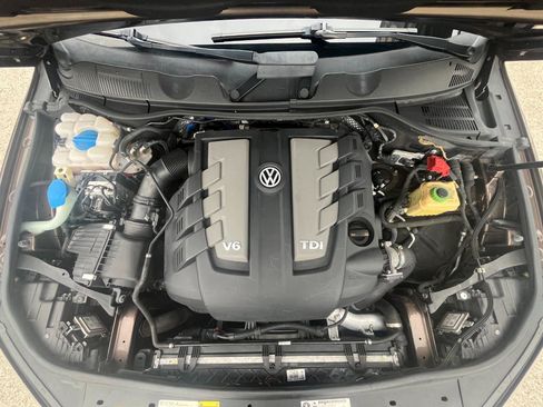 Used 2013 Volkswagen Touareg TDI AWD/4WD image 48