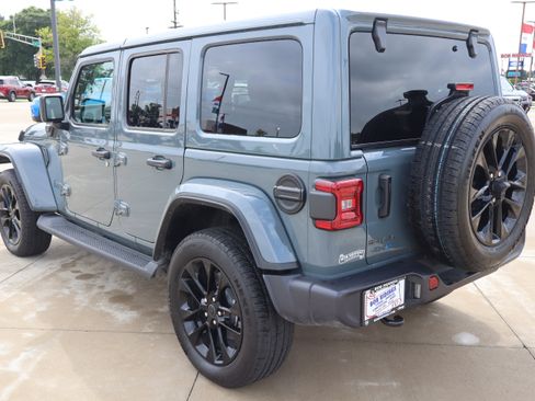 Used 2025 Jeep Wrangler Unlimited Sahara AWD/4WD image 7